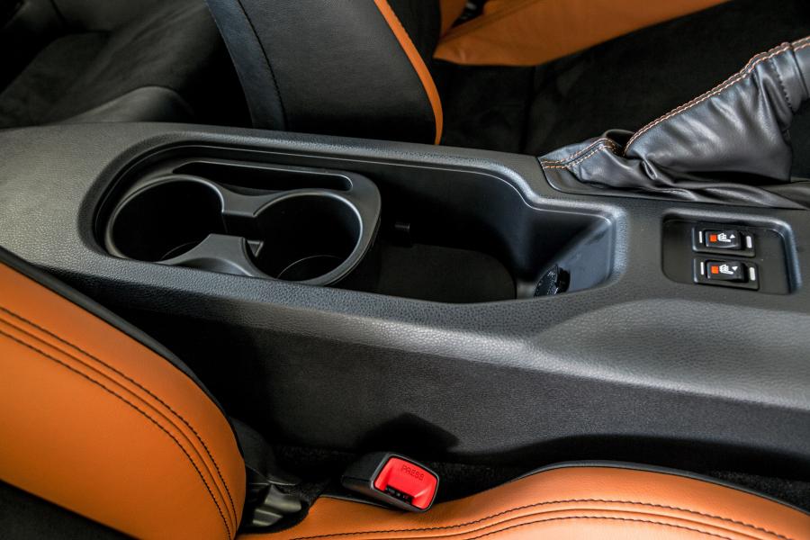 Детали интерьера Subaru BRZ Special Edition (ZC6) 2019 года  (ES) (фото 16 из 40)